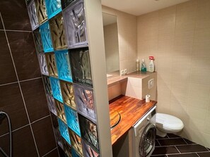 Bathroom - Ski-In Studio - Balcony - Sleeps 4 (Montgenèvre)