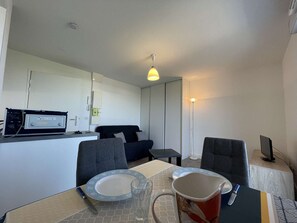 Interior - 2-room apartment with balcony, secure residence and parking in La Rochelle (La Rochelle)