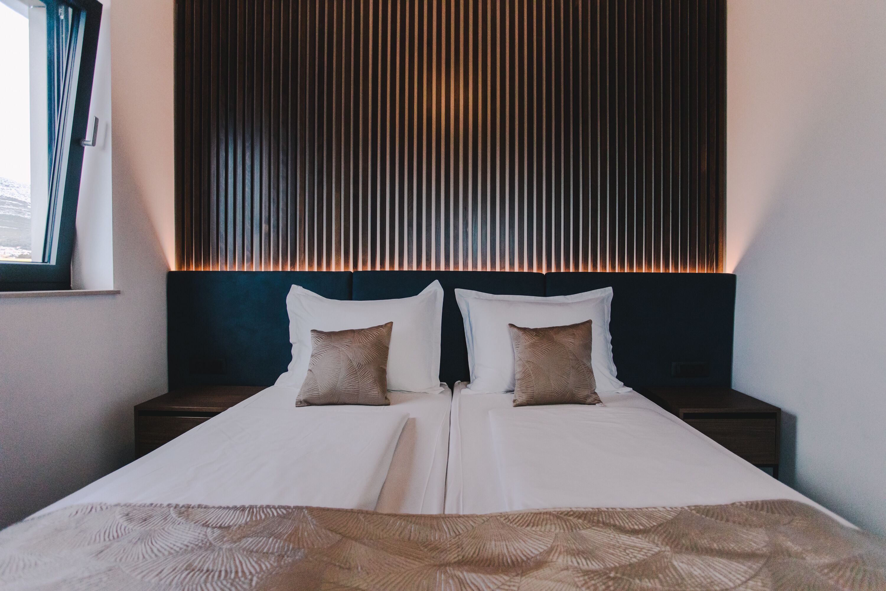 romantic double room | desk, laptop workspace, soundproofing, free wifi