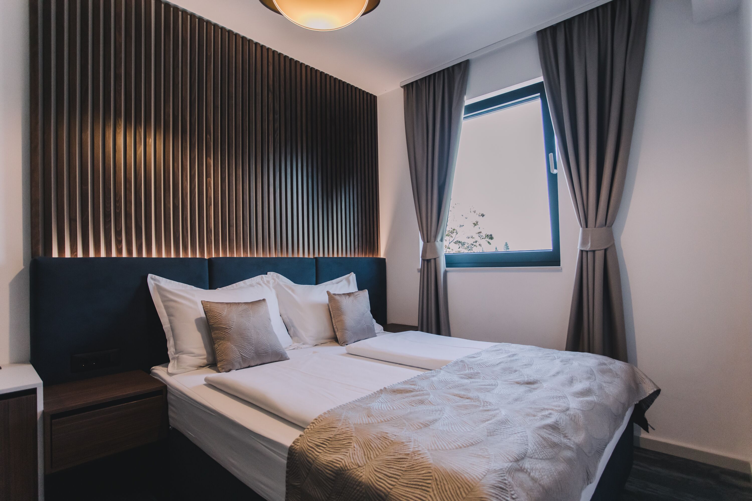 deluxe double or twin room | desk, laptop workspace, soundproofing, free wifi