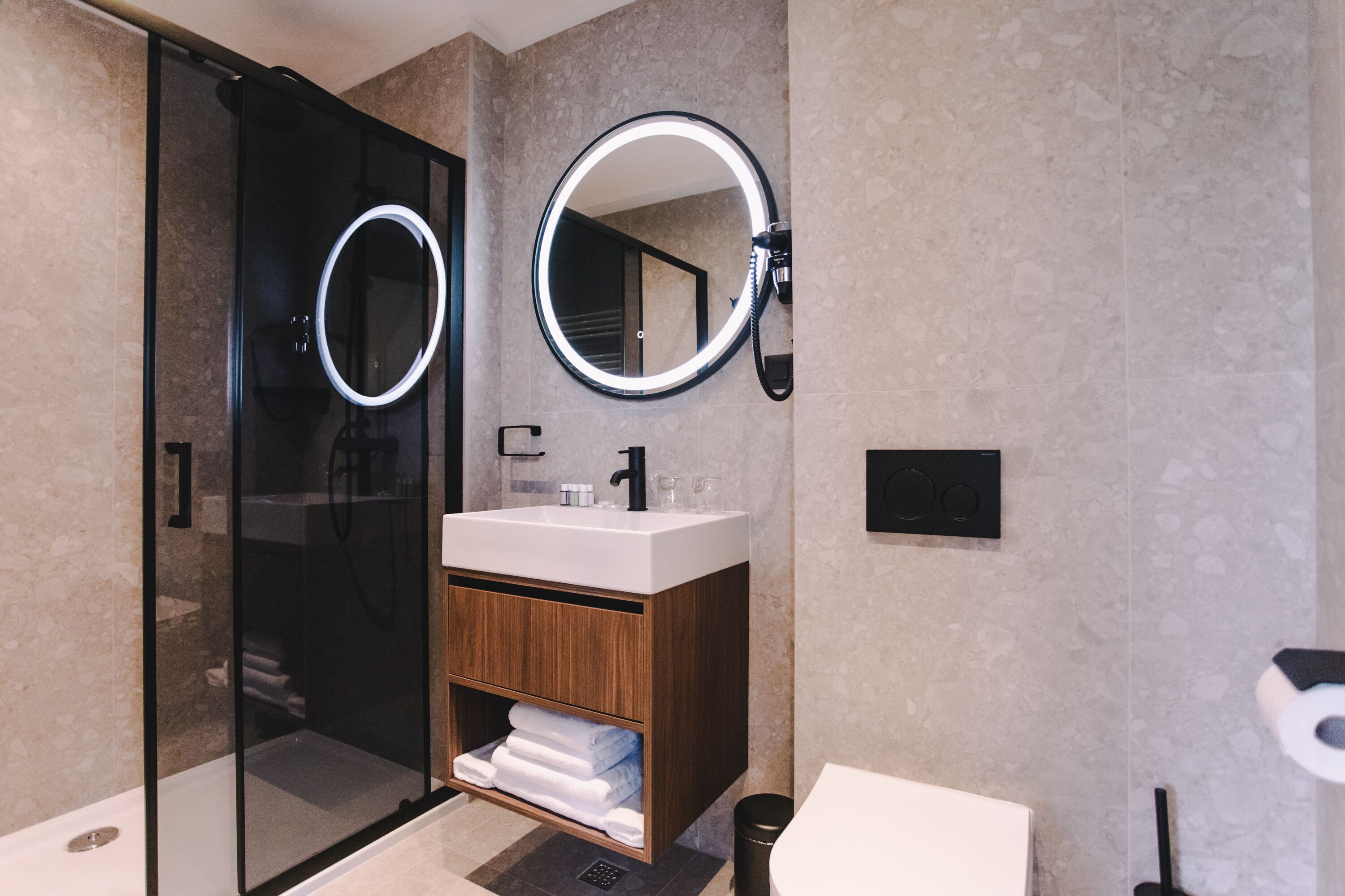 shower, rainfall showerhead, free toiletries, hair dryer