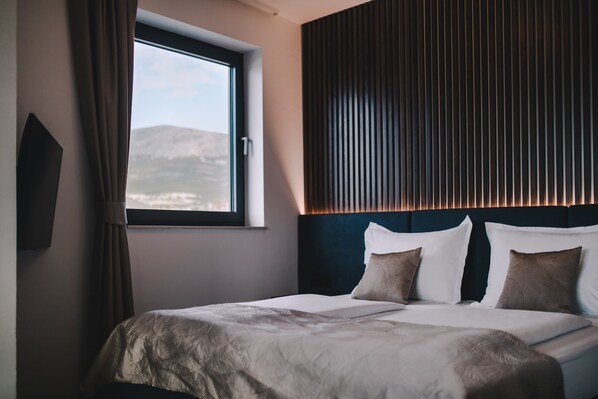 Desk, laptop workspace, soundproofing, free WiFi - Hotel batuda (Split)