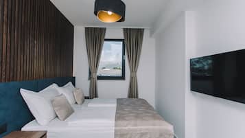 Quarto casal ou duplo luxo | Escrivaninha, espaço de trabalho para notebook, quartos à prova de som