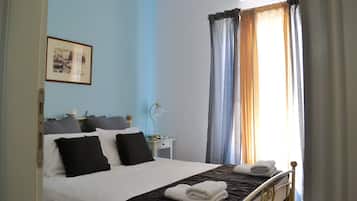 Apartamento grand | Cofres nos quartos, escrivaninha, espaço de trabalho para notebook