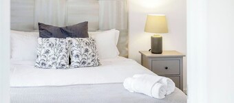 134 North Perth Nest high quality perfect location 4 people +parking