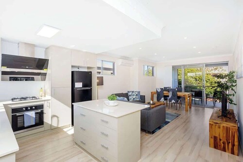 134 North Perth Nest for 4 +parking