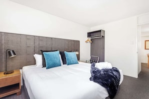 2 dormitorios, tabla de planchar con plancha, wifi gratis y ropa de cama