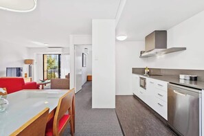 Interior - 321 Heavenly Hay Sleeps 4 2BR Pool+Gym (East Perth)