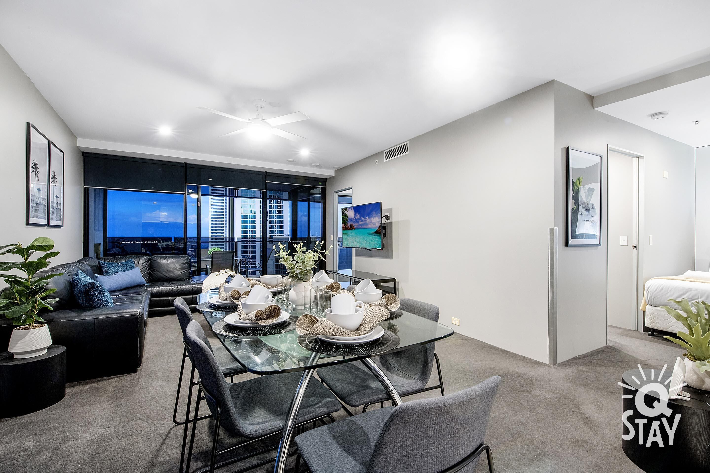♦️ Circle on Cavill – 1 Bed Apartment with Study, Ocean view and SPA — Q Stay