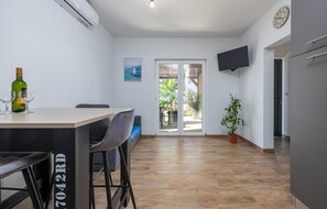 Dining - Gorgeous apartment in Turanj with WiFi (Turanj)