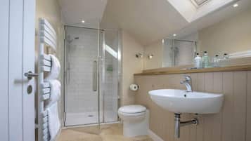 Deluxe Double Room, 1 Double Bed, Balcony, Lake View | Bathroom | Shower, free toiletries, hair dryer, towels