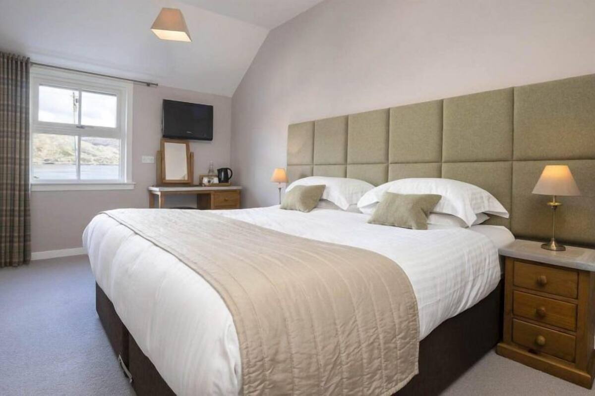 WiFi (free), bed sheets