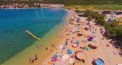 Belle maison Ă Novalja