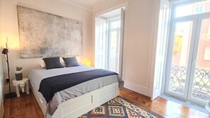 3 bedrooms, desk, iron/ironing board, travel crib