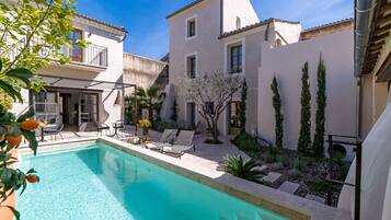 Außenpool (je nach Saison geöffnet)