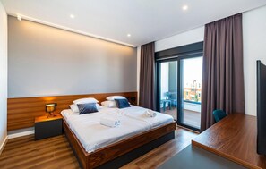 4 室のベッドルーム、セーフティボックス (室内)、WiFi (無料)