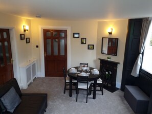 Dining - Spacious, centrally located apartment with FREE off road parking & pet friendly. (Ambleside)