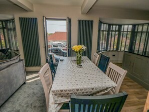 Frigorífic, rentaplats, bullidora elèctrica i torradora