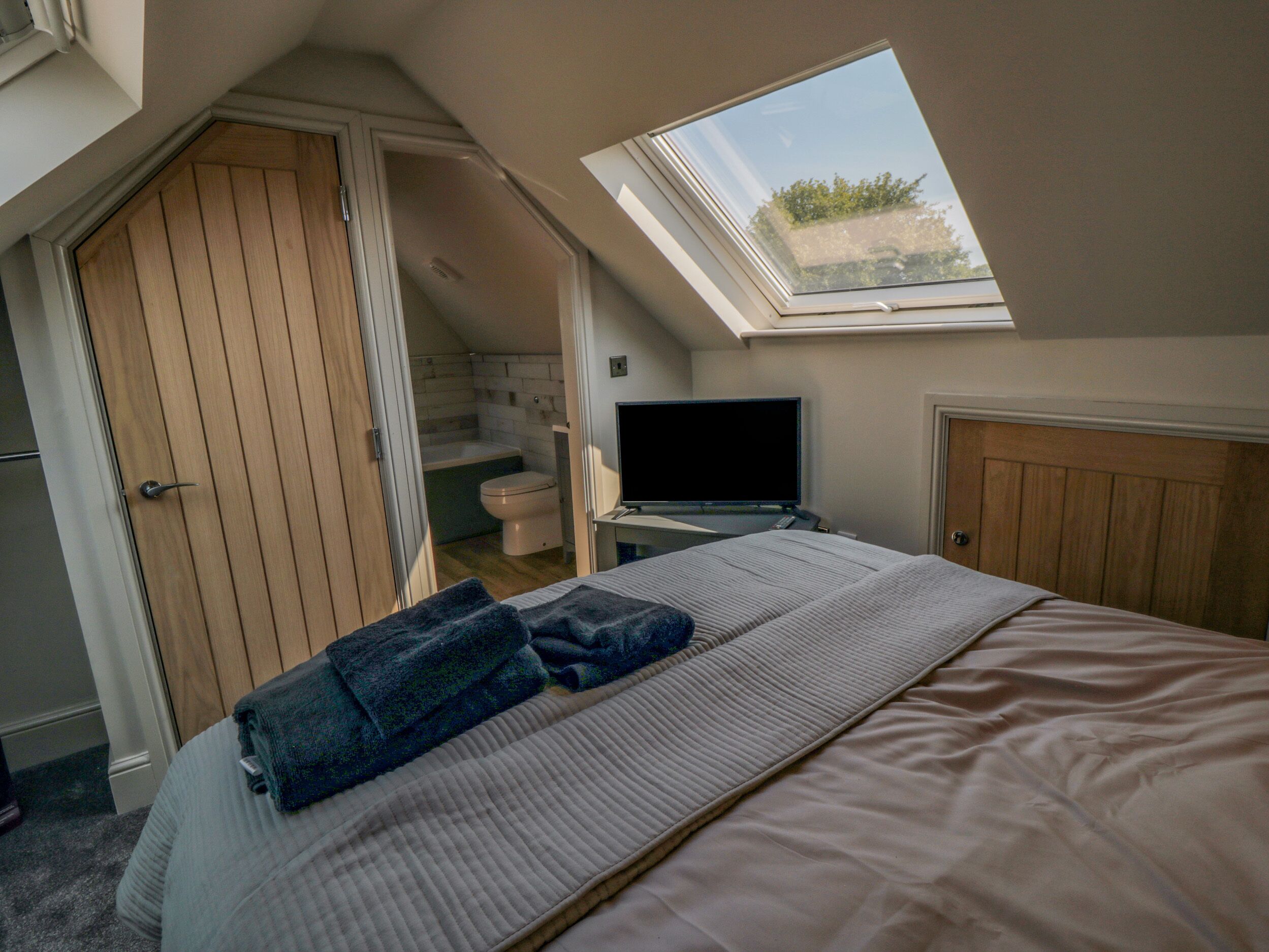 5 bedrooms, individually decorated, individually furnished, free WiFi