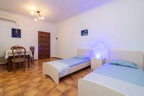 Basic-Apartment | 1 Schlafzimmer, Bügeleisen/Bügelbrett, kostenloses WLAN