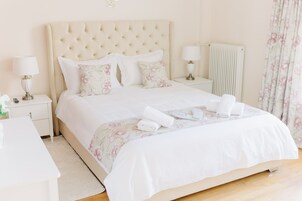 City Apartment, Multiple Bedrooms, Kitchen, City View | 2 bedrooms, iron/ironing board, free WiFi, bed sheets