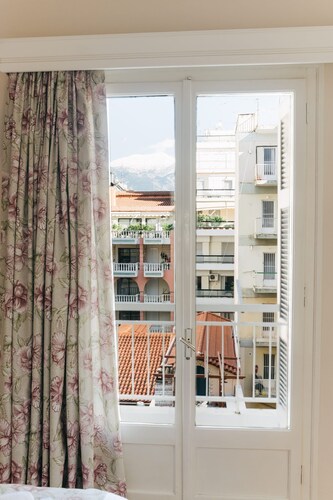 Best House Psila Alonia Sq. Luxury Patra