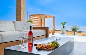 Outdoor dining - Beach front home in Novalja with sauna (Novalja)
