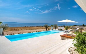Pool - Beach front home in Novalja with sauna (Novalja)