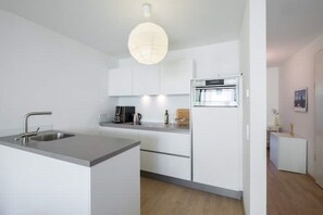 Fridge, oven, stovetop, dishwasher - Centrally located vacation apartment "Gemeinsamzeit" for 2 people (Überlingen)