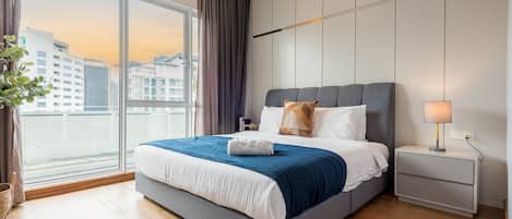 Penthouse Deluxe | 3 chambres, bureau, rideaux occultants, fer et planche à repasser