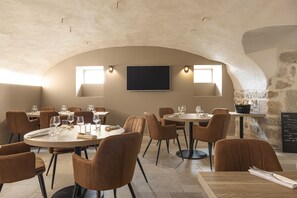 Daily buffet breakfast (EUR 18 per person)