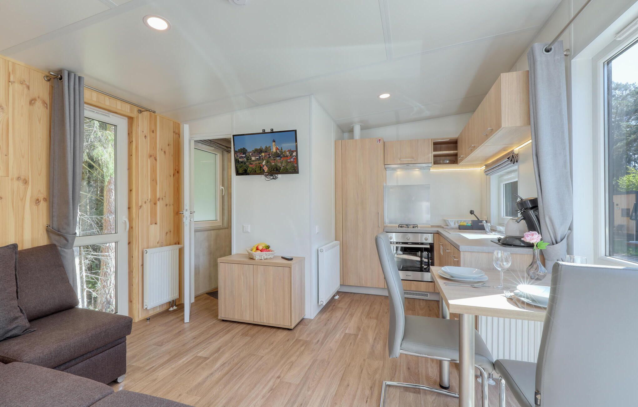 Fernseher, Tischtennisplatte