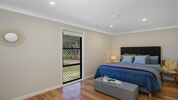 10 Schlafzimmer, Bügeleisen/Bügelbrett, Reisekinderbett, WLAN