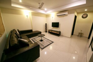 Executive Apartment | Living area | 32-inch LED TV with cable channels, TV - Executive Suite Rehin Sehin (Islamabad)