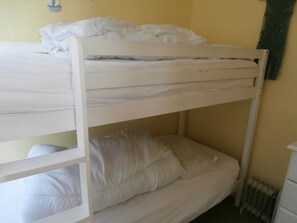 Chalet | 2 bedrooms, iron/ironing board, free WiFi, bed sheets