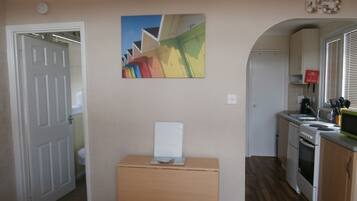 Chalet | Private kitchen | Fridge, microwave, oven, stovetop