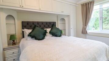 4 makuuhuonetta, yksilöllisesti sisustettu, yksilöllisesti kalustettu