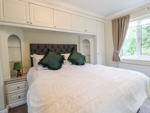 4 dormitorios, decoración individual, mobiliario individual