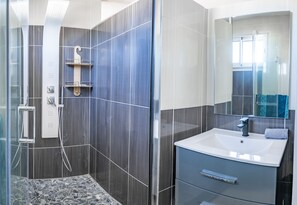 Bathtub, hair dryer, towels, toilet paper