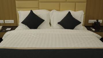 Deluxe Studio | Egyptian cotton sheets, premium bedding, free WiFi, bed sheets