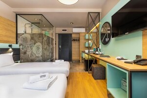 Quarto casal ou duplo standard | Frigobar, cofres nos quartos, cortinas blackout, Wi-Fi de cortesia