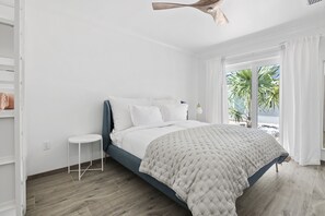 10 chambres, coffres-forts dans les chambres, bureau