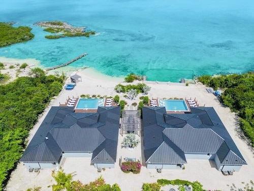 Private Beachfront Luxury Villas with Dock & Heated Pools – Perfect for 10 Guests