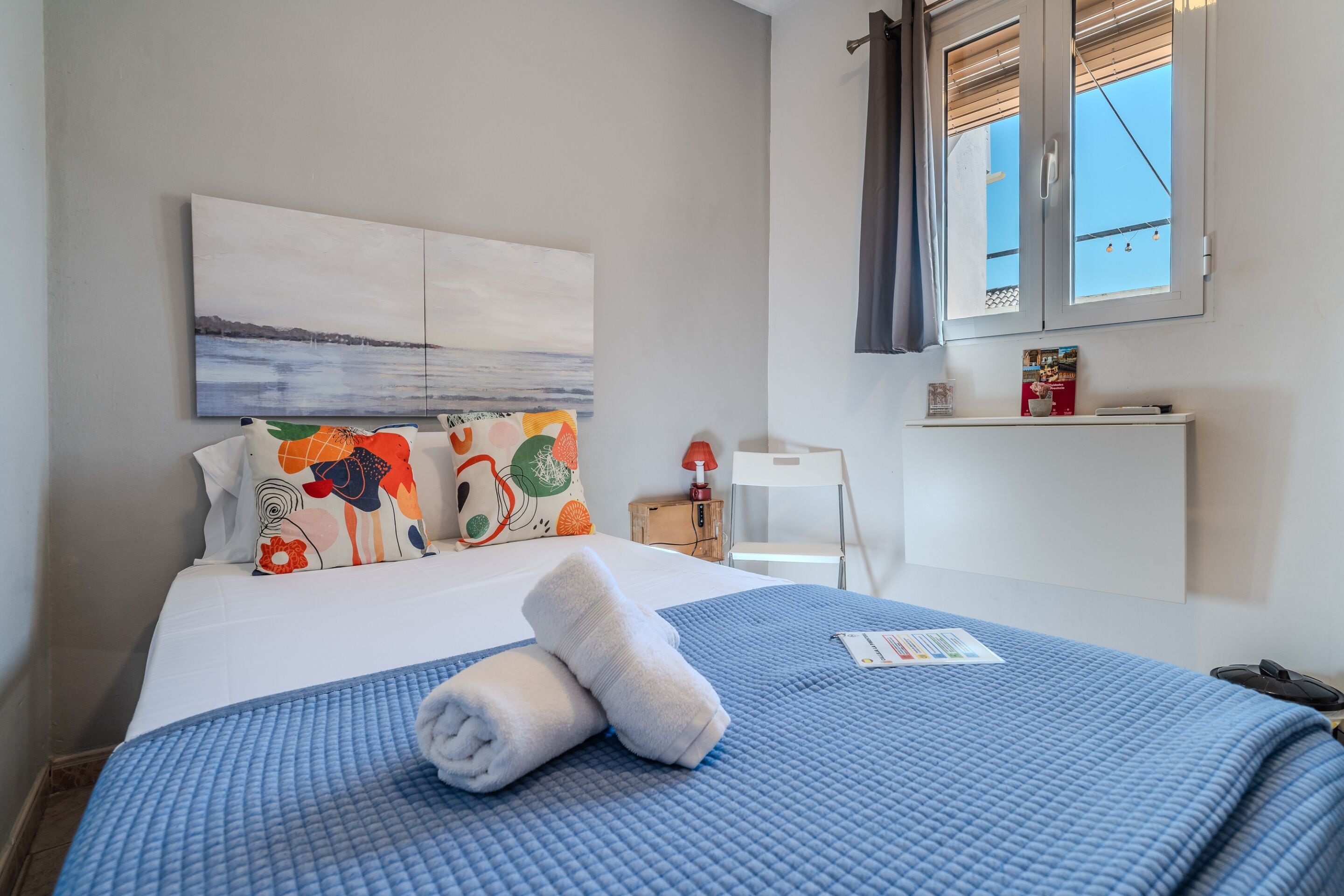 Eenvoudige eenpersoonskamer, privébadkamer
