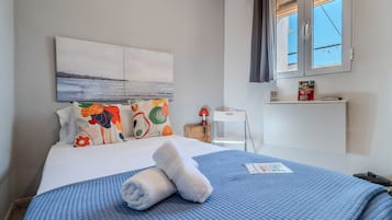 Eenvoudige eenpersoonskamer, privébadkamer