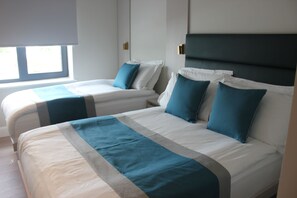 Triple Room | Hypo-allergenic bedding, in-room safe, desk, blackout drapes