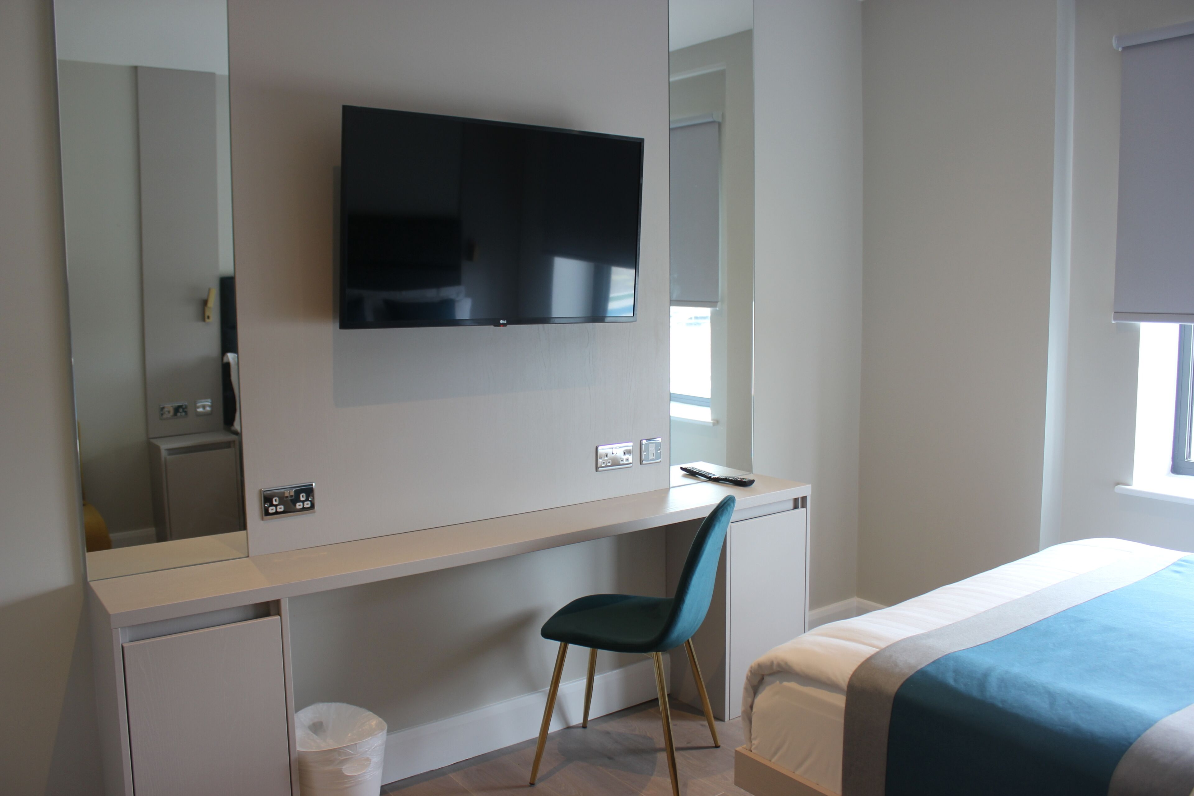 Photo - Victoria Studios