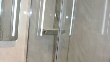 Shower, rainfall showerhead, free toiletries, hair dryer