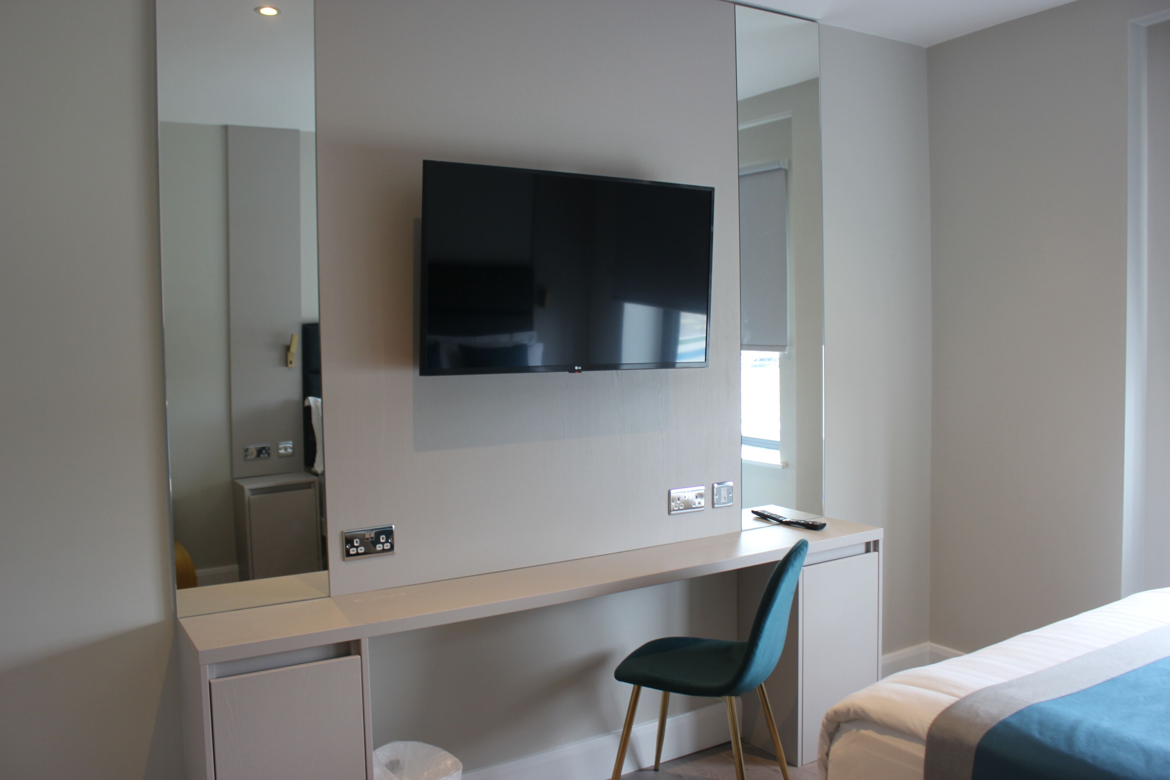 Photo - Victoria Studios