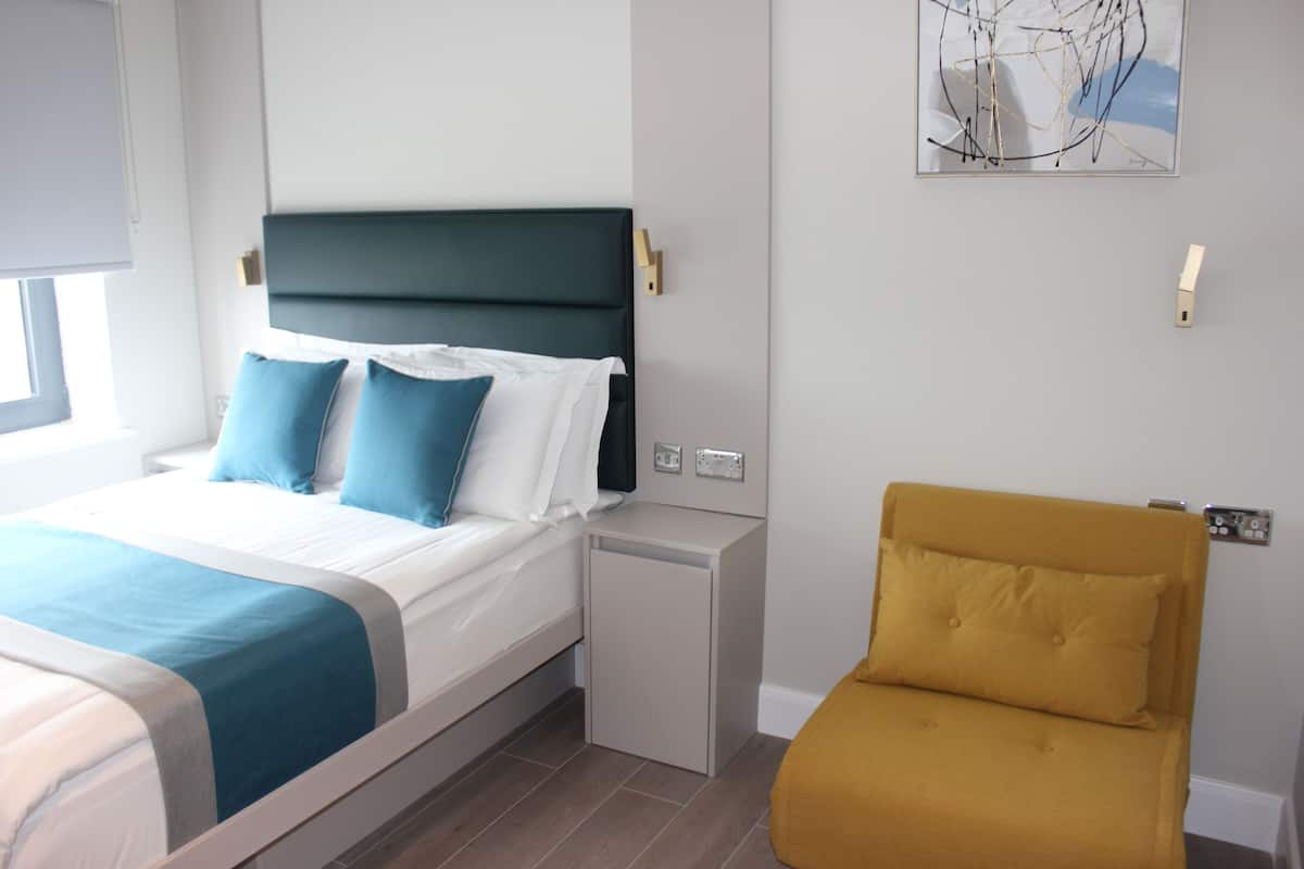 Studio | Hypo-allergenic bedding, in-room safe, desk, blackout curtains